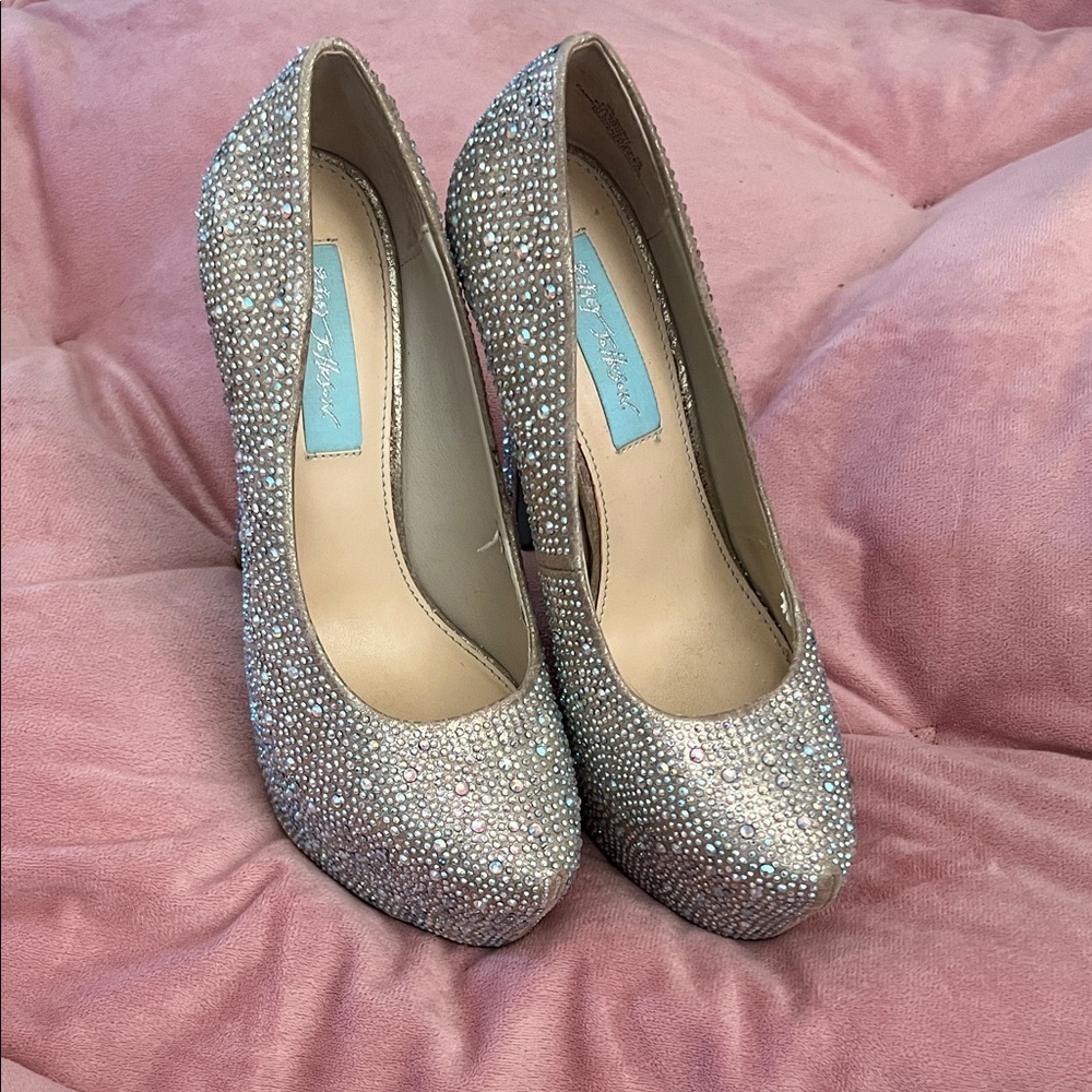 Elegant Betsy Johnson Silver Glitter Pumps